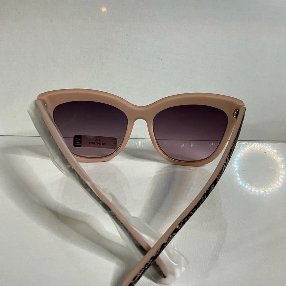 Elegant Snake Print Sunglasses with Pink Accents